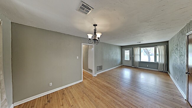 Building Photo - 3 Bedroom 1 Bath Home With 1 Car Garage In...