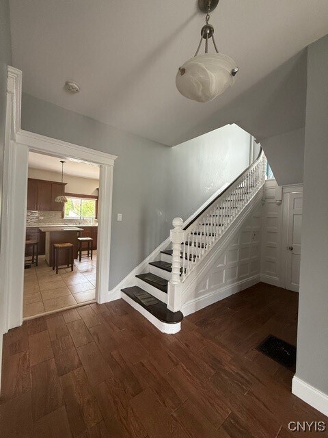 Building Photo - 1515 Oneida St