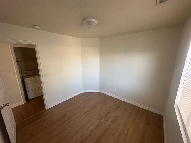 Building Photo - 580 S 1100 E