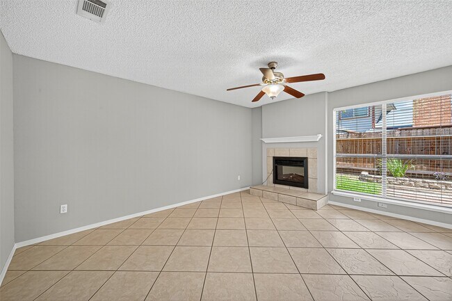 Building Photo - 4650 Glenvillage St