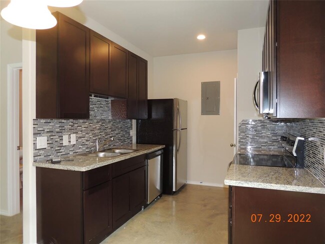 Building Photo - 615 Hayman St