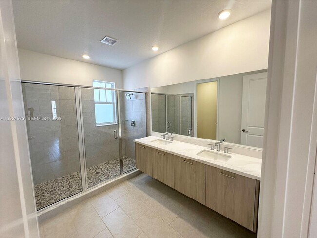 Building Photo - 12336 Green Oak Dr