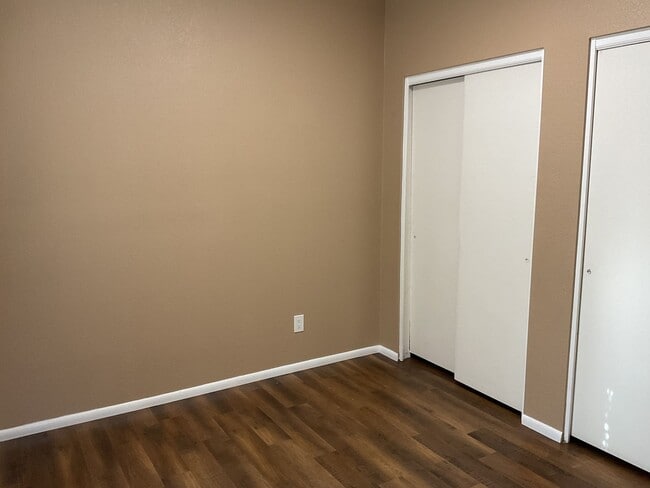 Building Photo - Spacious Townhouse near McKellips & Lindsay across from Community Pool