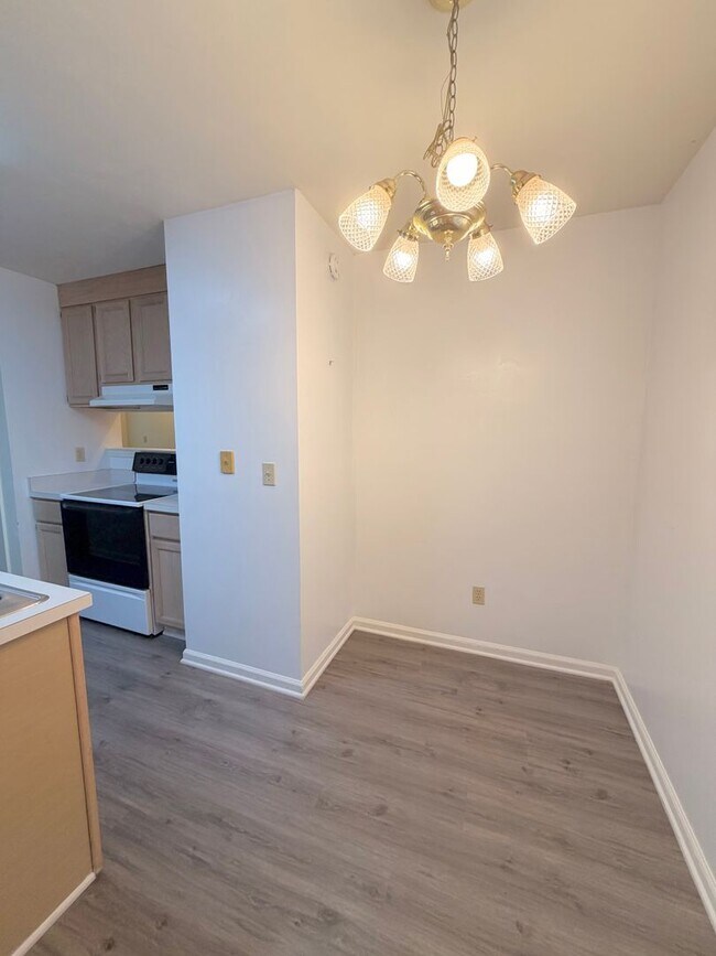 Building Photo - 4414 Stratfordshire Ct
