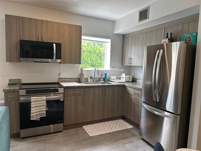 Building Photo - 165 NW 39th St