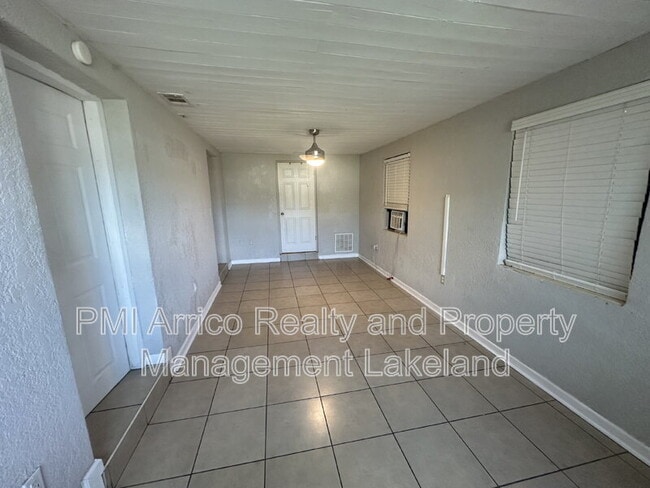 Building Photo - 403 Normandy St
