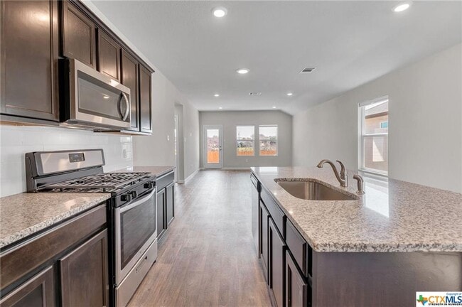 Building Photo - 585 Apache Plum Dr