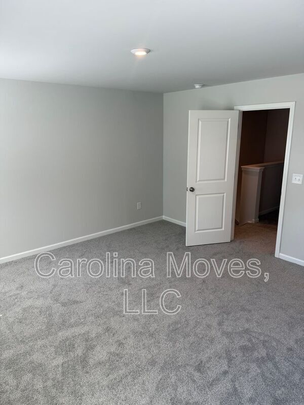 Building Photo - 166 Randwick Ln