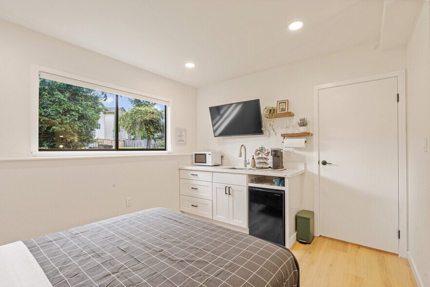 Building Photo - 14808 11th Pl W