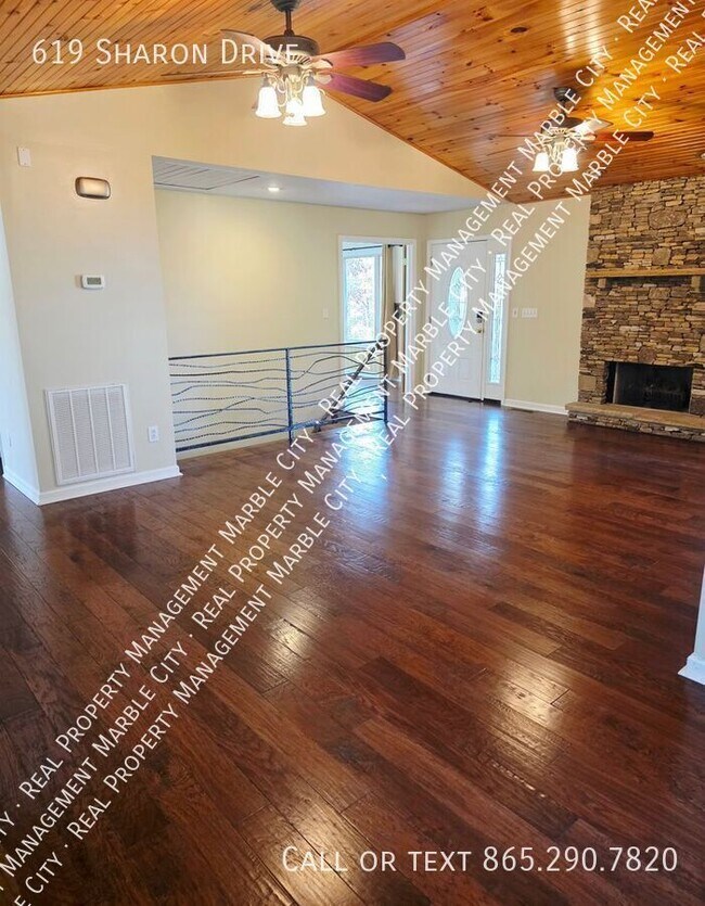 Building Photo - 619 Sharon Dr