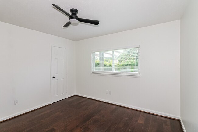 Building Photo - 28914 Champion Oaks Dr