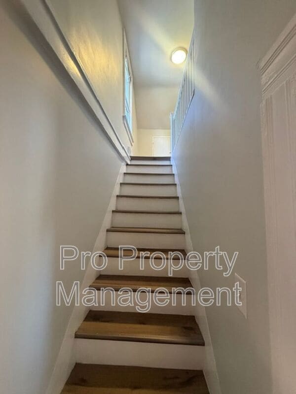 Building Photo - 280 Hillside Ave