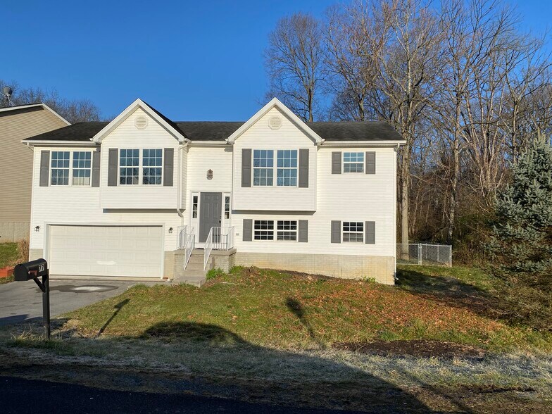 Building Photo - 77 Burdette Dr