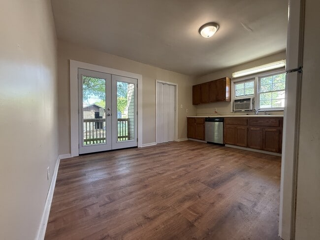 Building Photo - 650 Ave F NE