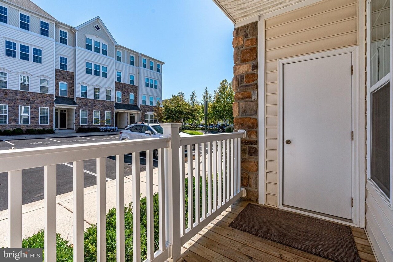 Building Photo - 24701 Byrne Meadow Sq