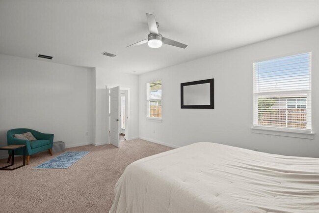 Building Photo - 3024 Egan Dr