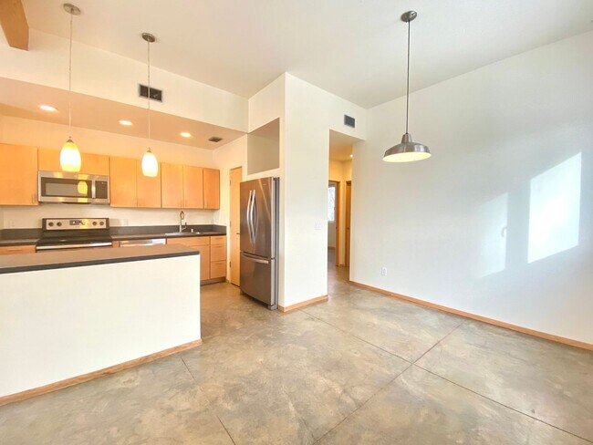 Building Photo - 1 MO. FREE RENT! Contemporary Retreat on Dunlap St.