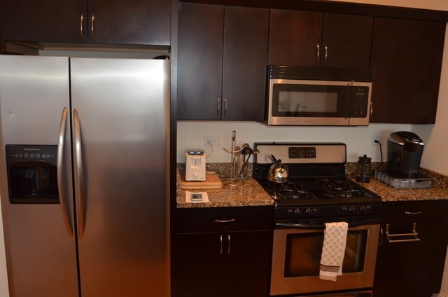 Building Photo - Lakeview! Furnished Penthouse 2 bedroom with private balcony
