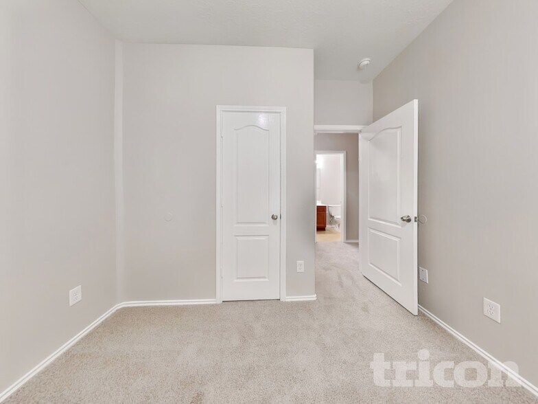 Building Photo - 8039 Branson Park Ln