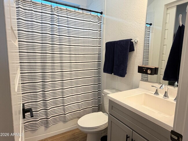 Building Photo - 10849 E Thunderbolt Ave