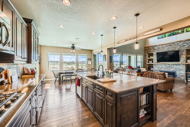 Building Photo - Luxury Living with Front Range Views, Hot ...