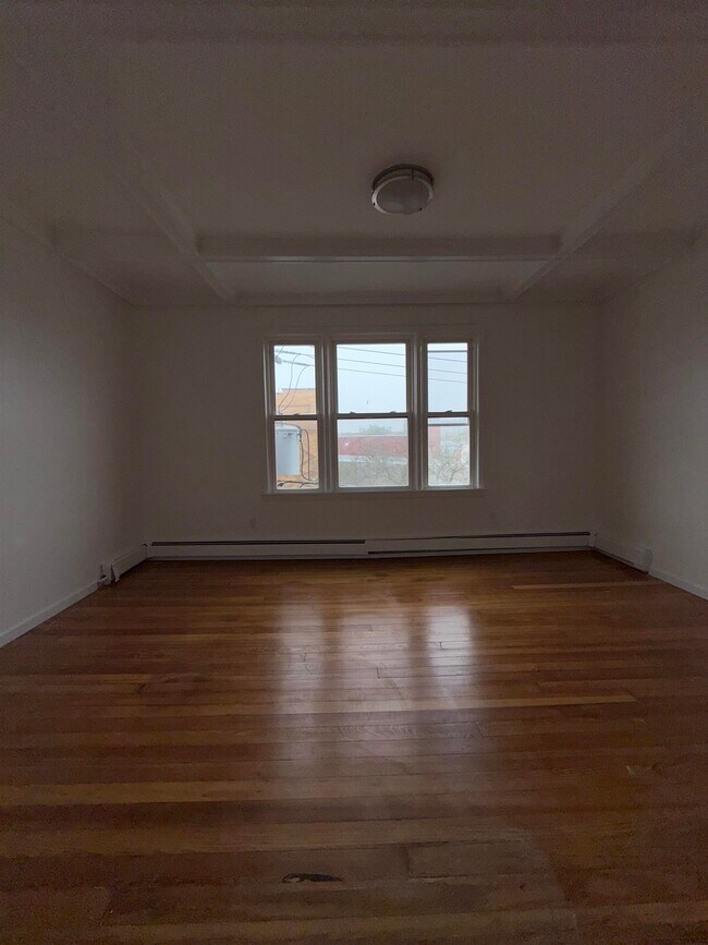 Building Photo - 972 Broadway