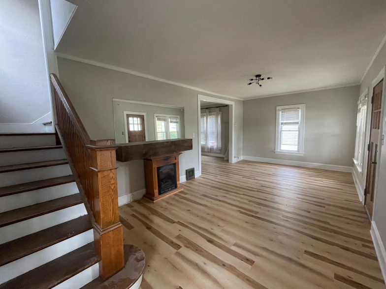 Building Photo - 1612 Parker Dr