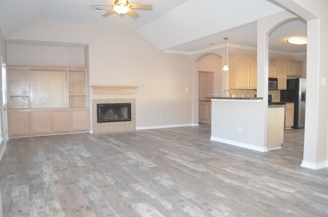 Building Photo - YOUR COASTAL PARADISE AWAITS!