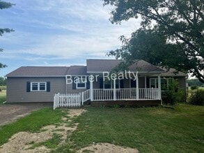 Building Photo - Three Bedroom, Plymouth Local Schools