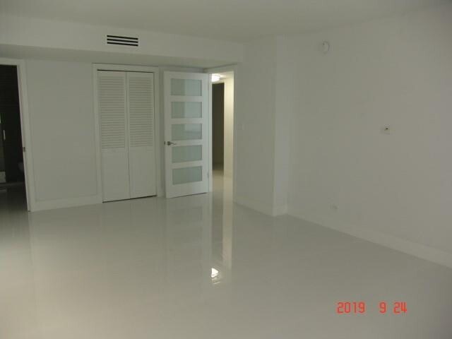 Building Photo - 6039 Collins Ave