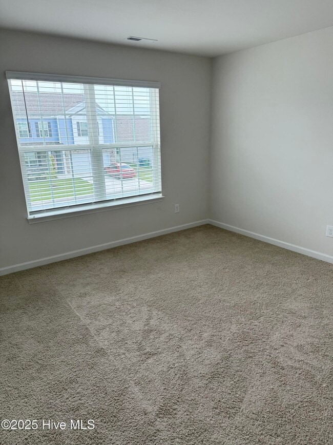 Building Photo - 3228 Ridgeland Dr