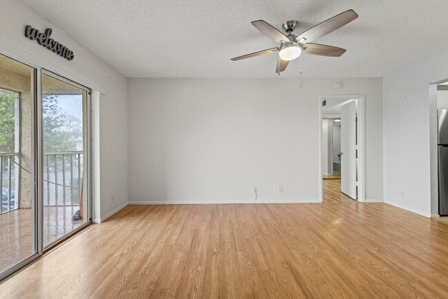 Building Photo - 1507 SE Royal Green Cir