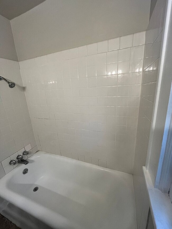 Building Photo - Available Now!!  Gorgeous home! 4 Beds, 1.5 Baths near UMKC! $2100