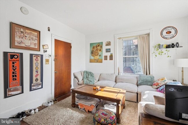 Building Photo - 344 Green Ln