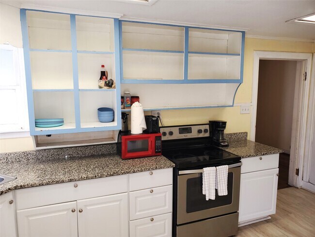 Building Photo - 2116 Grover Ave