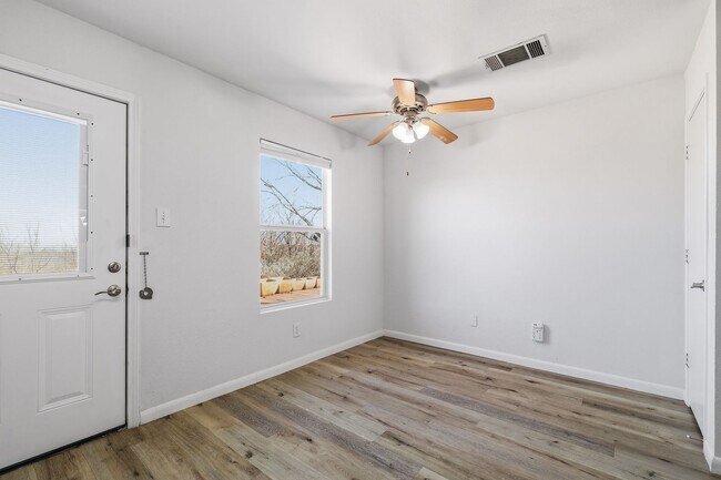 Building Photo - ***MOVE IN SPECIAL ONE WEEK FREE***Sophisticated Living Near Bamberger Nature Trails