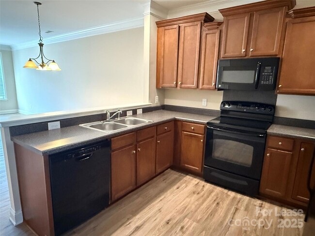 Building Photo - 371 Beacon St NW