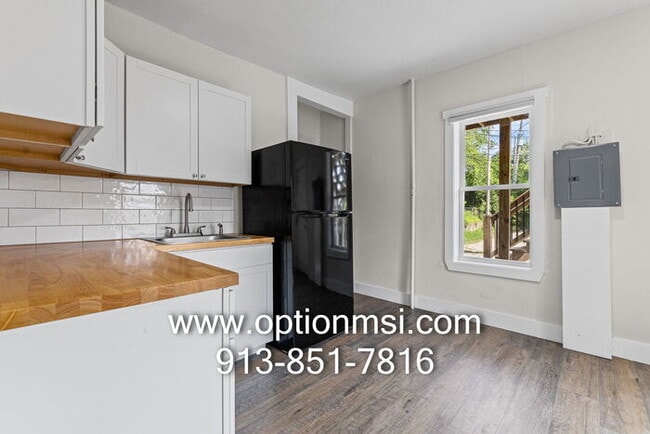 Building Photo - 1/2 month free if moved in by 7/31!! Available NOW