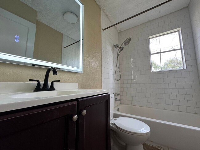 Building Photo - 2-Bedroom Duplex for Rent in Killeen