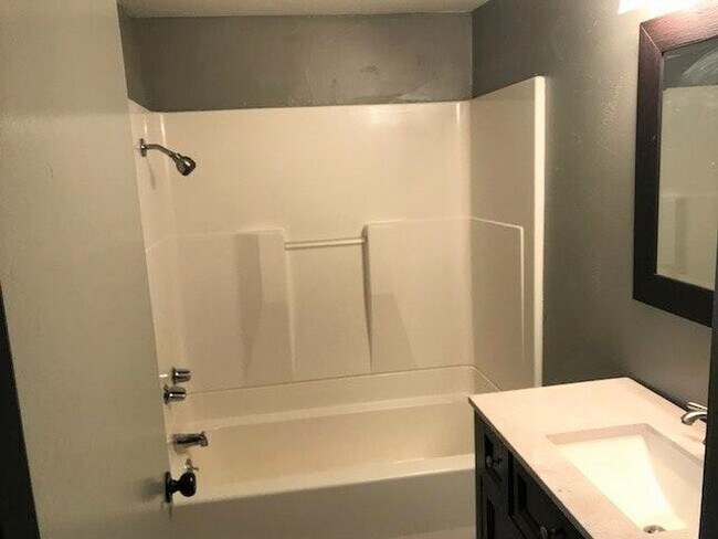 Building Photo - 8820 S Winston Ave