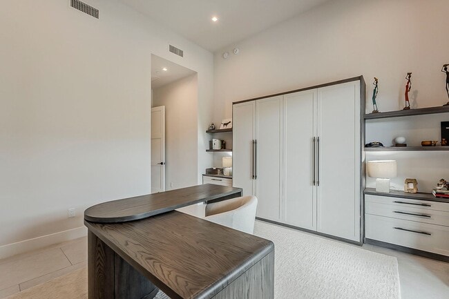 Building Photo - Luxury Home ready for January Move-in