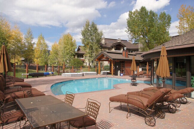 Building Photo - 2900 Blackhawk Ct