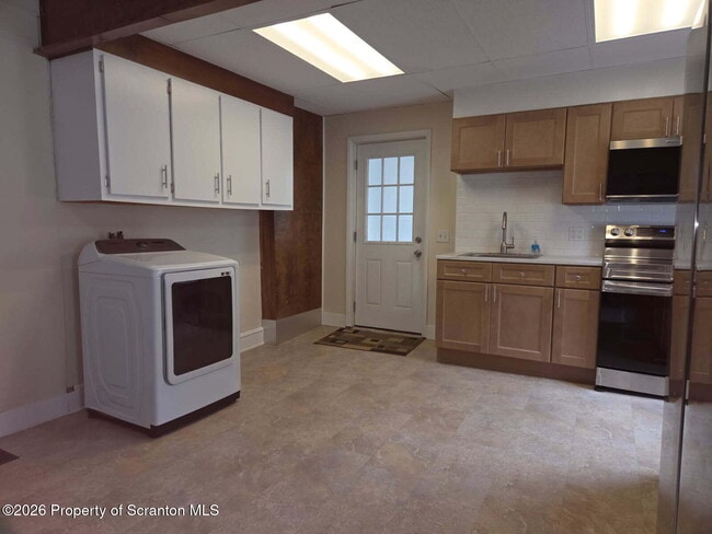 Building Photo - 138 Charles St