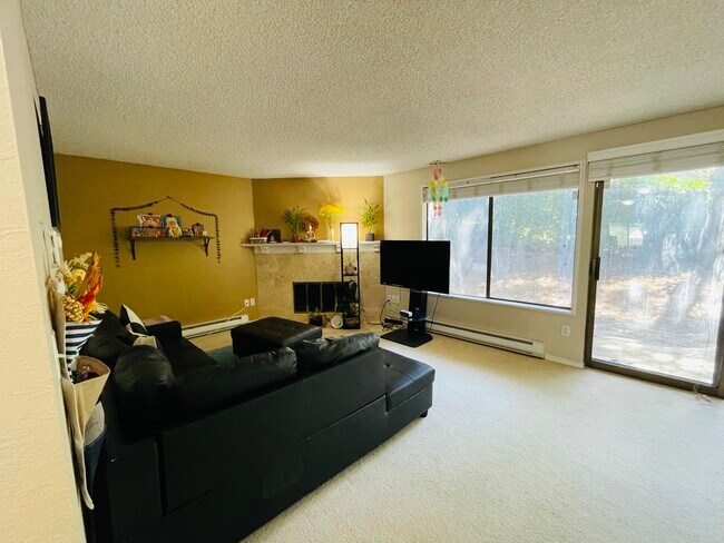 Building Photo - 12521 NE 117th Pl