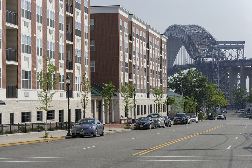 Building Photo - Bridgepoint at Bayonne