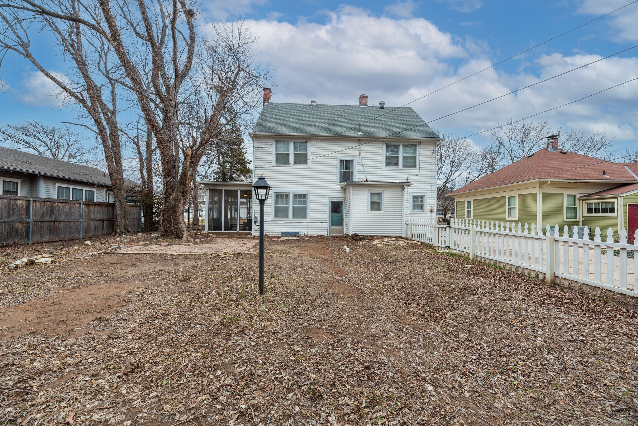 Building Photo - 425 N Bluff Ave