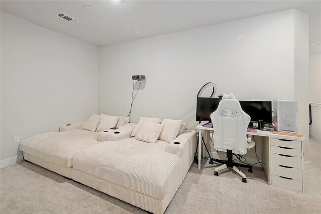 Building Photo - 207 Flowers Ave