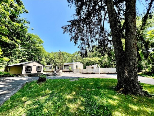 Building Photo - 22 Shinhollow Rd