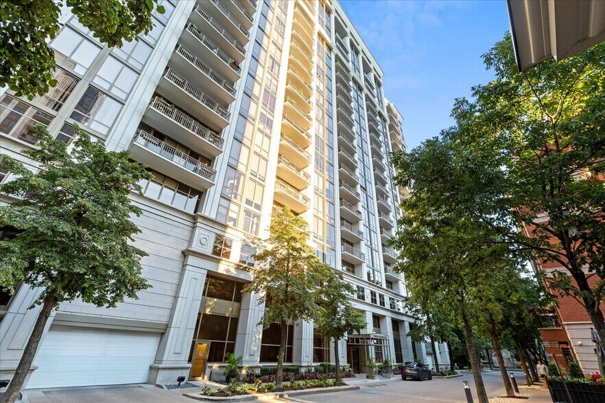 Building Photo - 1335 S Prairie Ave