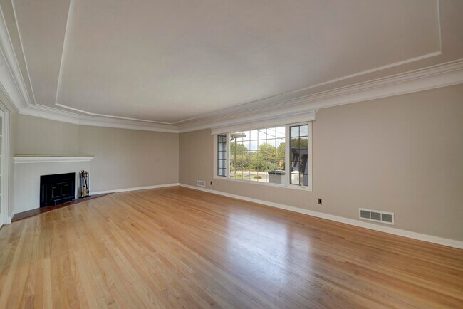 Building Photo - 3334 Linda Vista Ave SE